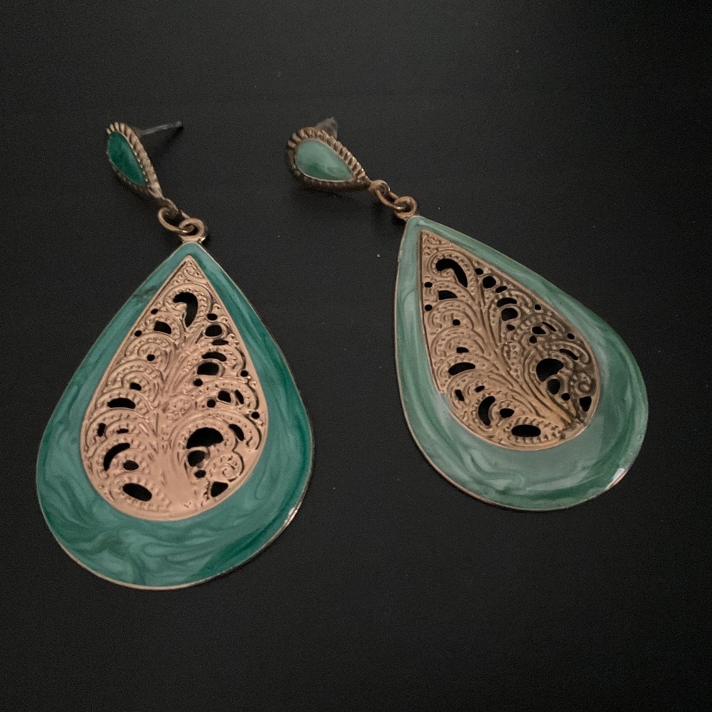*Vintage* Green Jade-like Jewel Tone Earrings